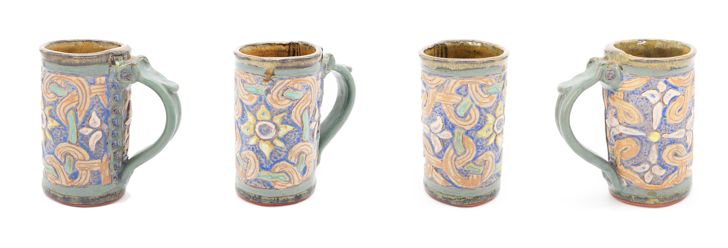 Mug with 3d Flowers and Knots Pattern